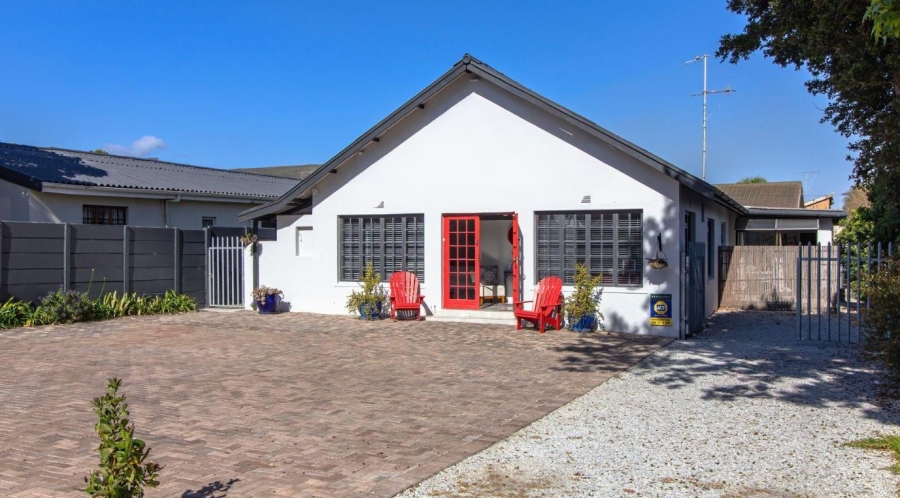 1 Bedroom Property for Sale in Sandbaai Western Cape